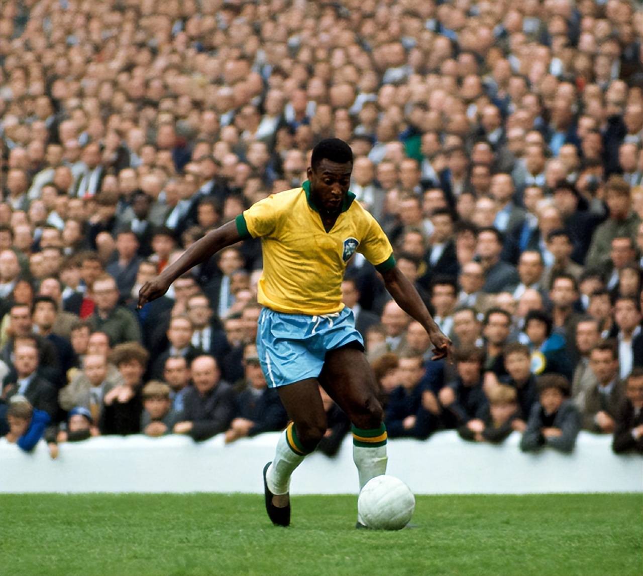 记者：德温特想踢欧冠，他依然优先考虑加盟国米