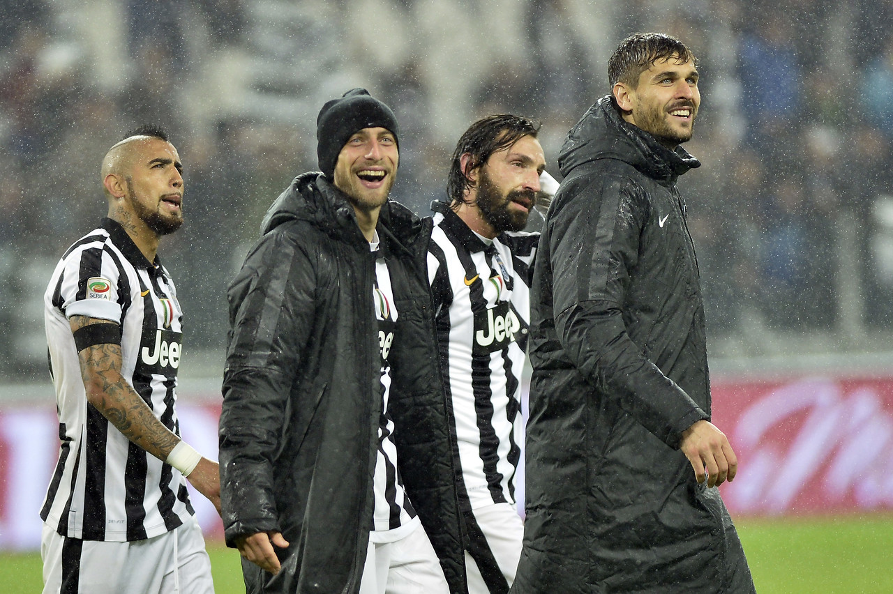 卡马万加在圣马梅斯受伤：皇家马德里的胜利与隐忧