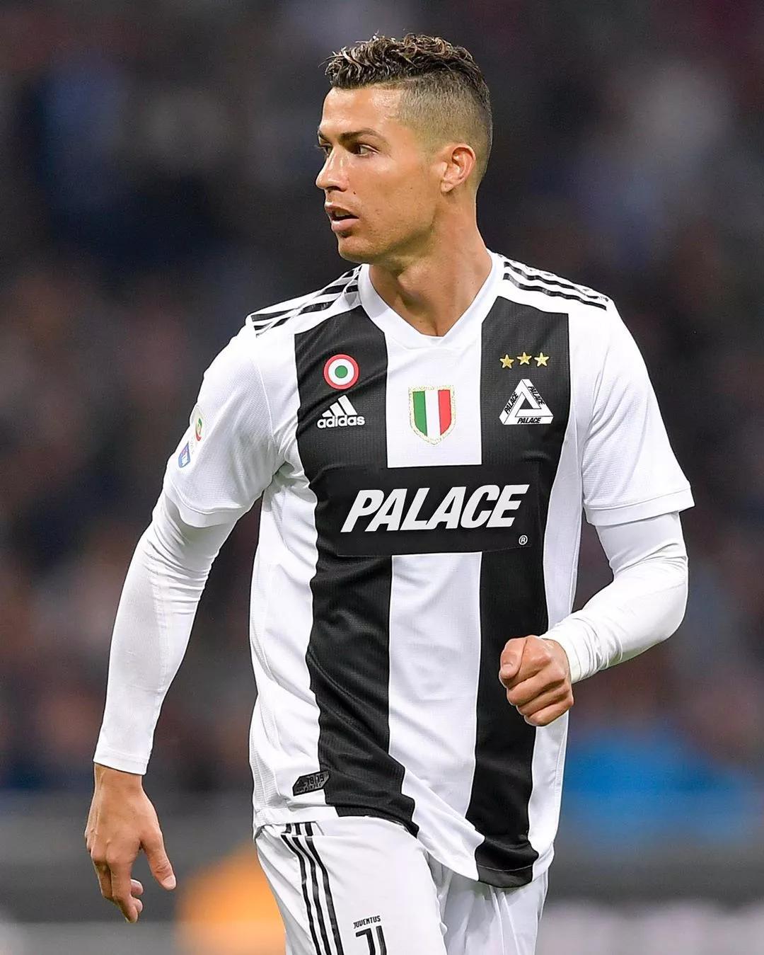 这大坏蛋！海港队庆祝夺冠时，蒋光太扒掉了古斯塔沃的裤子